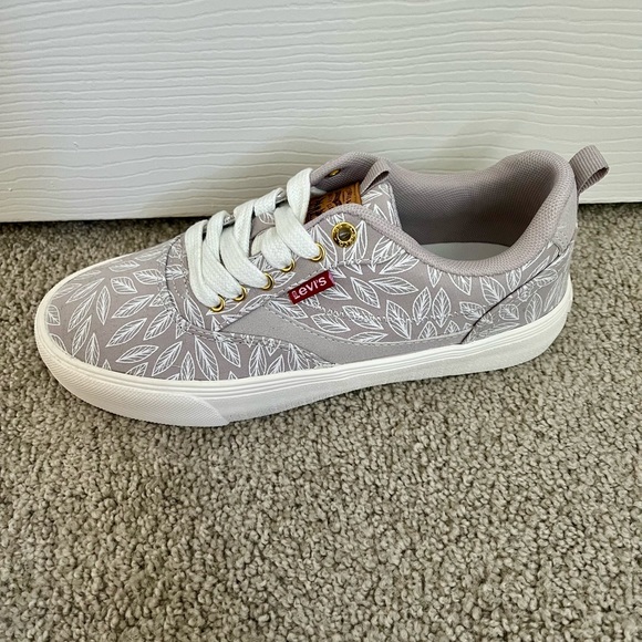 Levis Shoes - Picture 3 of 5